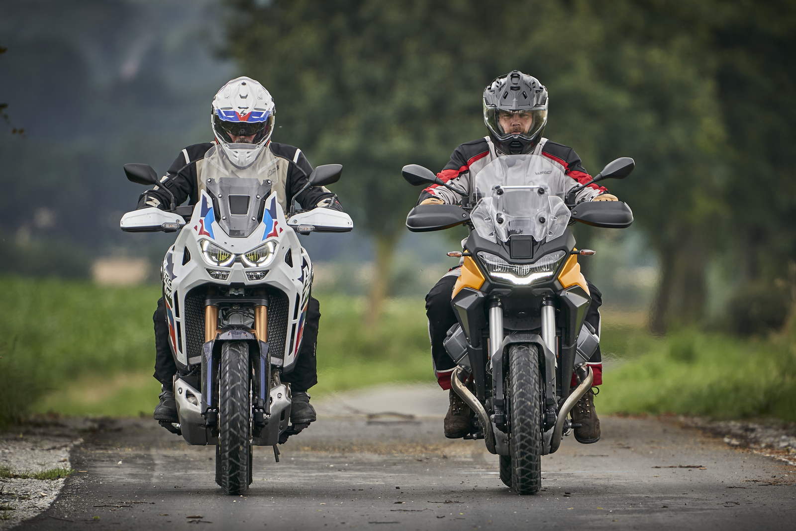 Honda Africa Twin CRF 1100 vs Moto Guzzi Stelvio